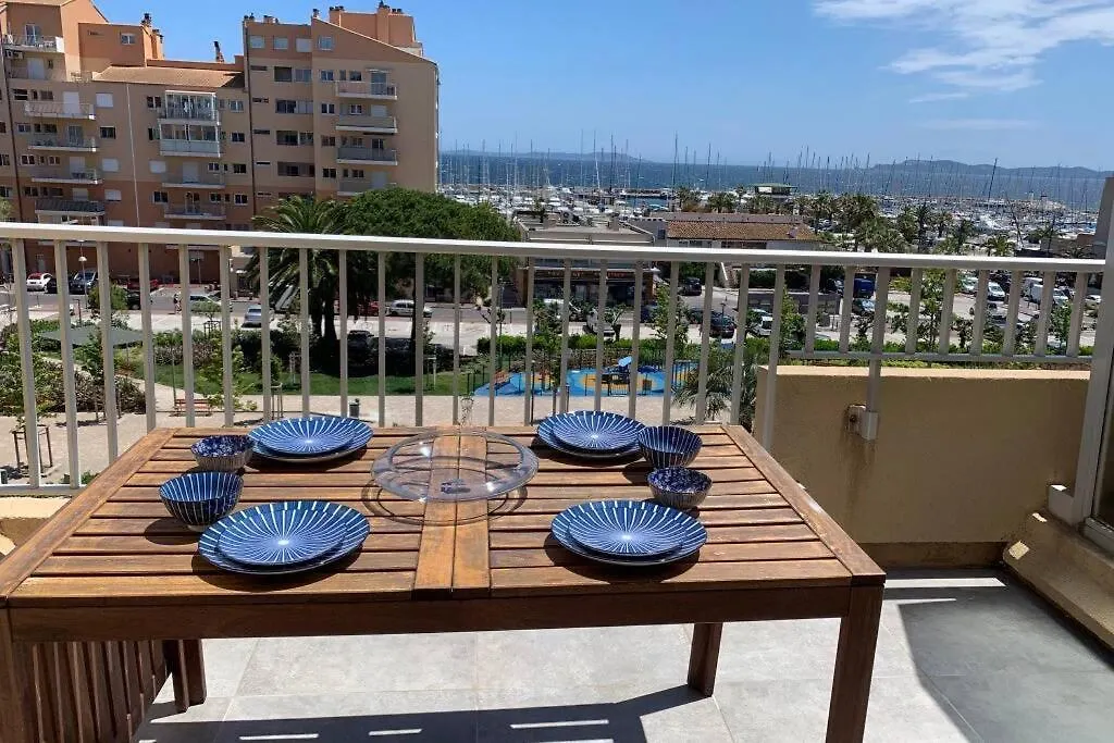 Apartment L'Effet Mer, Duplex Sur Le Port Avec Ses 2 Terrasses Vue Mer Hyeres France